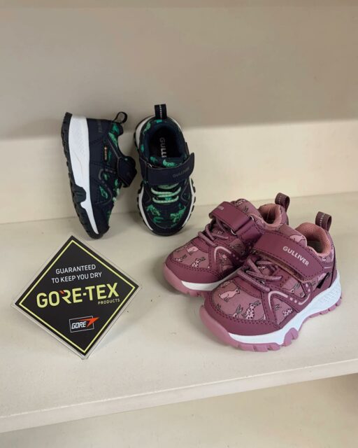 Gore-Tex sneakers med coola motiv till dem minsta🦖🐇 Håller fötterna varma och torra☔️
Storlek 20-27
Pris 650:-
@gullivershoes 
#goretex #barn #kanin #dinosarie #vattentät #waterproof #skor