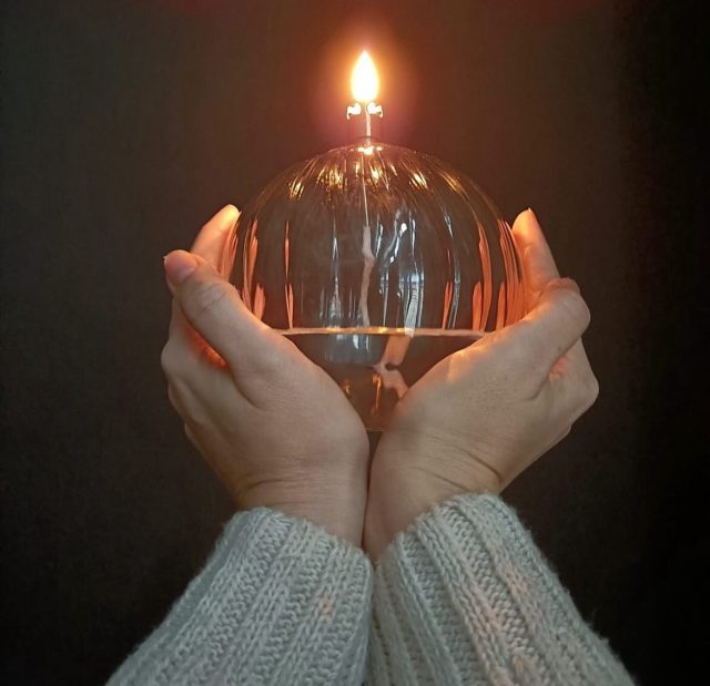 I veckan har vi packat upp påfyllning av flera olika modeller på dom har underbara oljelamporna 🥰

Välkomna in till oss i helgen, vi har öppet som vanligt!
Lördag 10-13
Söndag 13-16

#presentshopenkinnarp #peridesign #peridesign_by_periglass #oljelampa