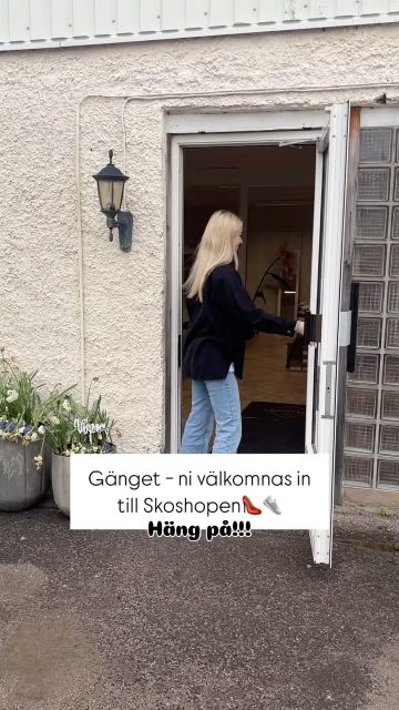 Butikssvep men Skoshopen-edition👠 Ut på tur med Nora, fast inomhus😎 
Häng med så visar hon lite dojjor💁🏼‍♀️

#skoshopenkinnarp