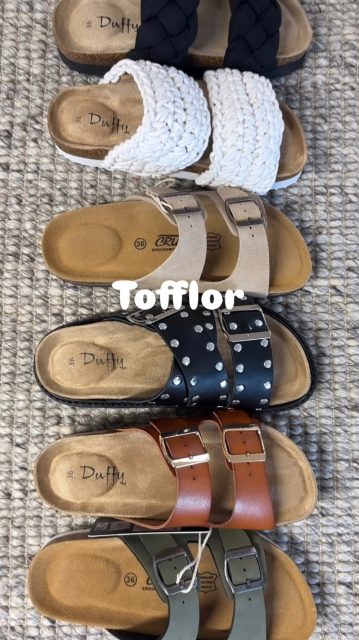 Detta är bara ett litet axplock utav alla tofflor som vi har inne i Skoshopen✌🏼🖤
Det finns helt enkelt massa fler snygg-tofflor i olika modeller och färger✨

Funkar ju lika bra inomhus som utomhus = väldigt praktiskt💁🏼‍♀️

Hojta till om ni funderar på något eller vill veta specifika priser med mera🤍

#skoshopenkinnarp