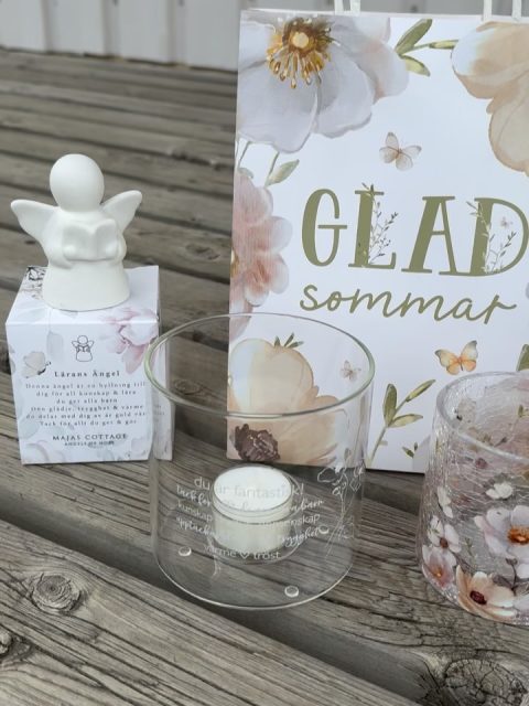 En liten present för att visa uppskattning för detta läsåret till fröken/läraren? 💕☀️

Välkommen till oss så hjälper vi dig! 🤗

#presentshopenkinnarp #majascottage #majaslyktor #sockerbageriet #frökenpresent #skolavslutning