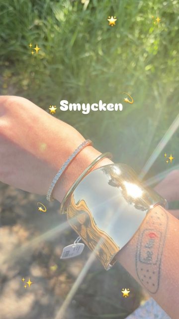 💫SMYCKEN💫

Vi har så mycket fina halsband, armband och örhängen hos oss! 
Så skäm bort nån du tycker om eller dig själv med lite smycken🥹🫶🏼

(För att förklara Noras gåshud så var det faktiskt lite kyligt i skuggan..)

#presentshopenkinnarp