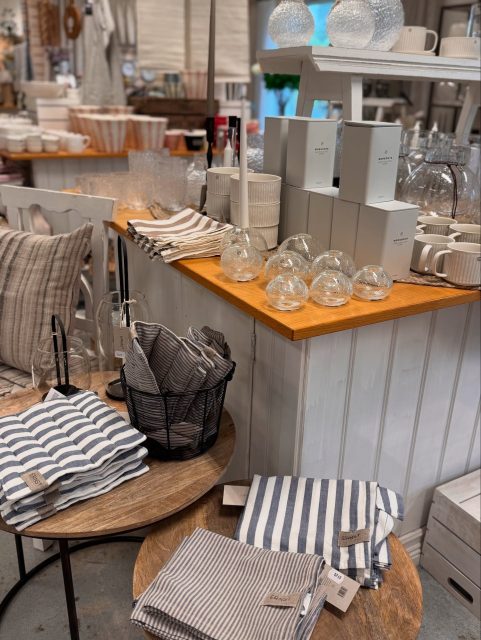 10 från butiken just nu 📸

#presentshopenkinnarp #iblaursen #ernstform #differentdesignfbg #lyckeoslo #mittochditt #mrplant #alotdecoration #strömshaga #maileg #onlyofficial #jdy #veromoda #nameit #carmakoma