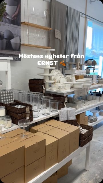 Höstens nyheter från ERNST har packats upp 🙌🏻🍂🤎😍

Michaela drar ett svep så häng med 😎

#presentshopenkinnarp #ernstform #ernst #idetenklabordetvackra #heminredning #inredningsinspo