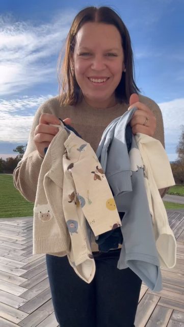 Vi har så mycket fint till dom minsta just nu och mer packas upp varje vecka 👶🏻🧸✨

I videon visas plagg till baby - storlek 50-80 🧸

Och vet du? Är det en present du är ute efter slår vi gärna in den åt dig ✨🎁

#presentshopenkinnarp #nameit #nameitsverige #nameitbaby #bebiskläder

Välkommen!