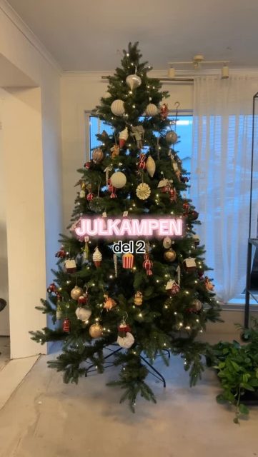 Vem kniper hem förstaplatsen i dagens julkamp?🫣🧑‍🎄

Vi öskar alla fina kunder och följare en superfin fredag🌟

#presentshopenkinnarp #skoshopenkinnarp