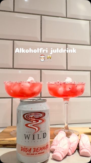 Här kommer ett litet tips så här på söndagskvällen på en ljuvlig alkoholfri tomte-drink ✨🎅🏻

Visst blev den fin i glasen från @ernstform.se ? 😍

Inspirationen på drinken kommer från @stromstedtmatilda och där kan du även hitta receptet 🙌🏻✨ Och en himla tur att @wildmix.se finns för dom gör det enkelt att fixa en god drink till alla tillfällen ✌🏻✨🥂

Testa du också 🙌🏻

#presentshopenkinnarp #ernstform #wildmix