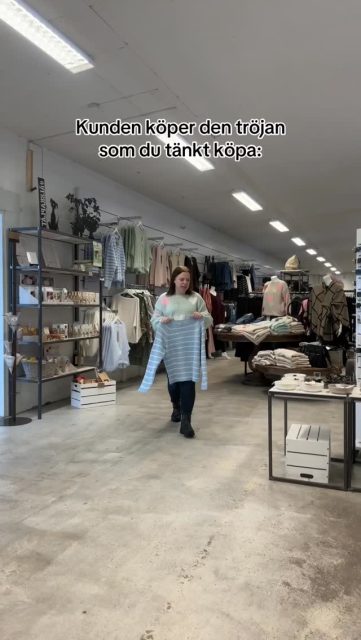 Det finns både för-och nackdelar med att älska alla plagg man säljer…🥲👚👗👟

#presentshopenkinnarp #skoshopenkinnarp