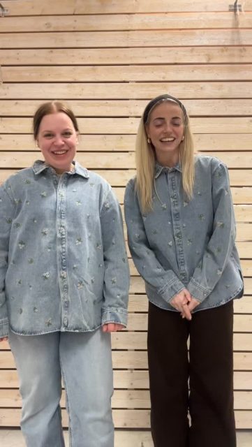 Är du på jakt efter en skjorta som skriker vår?🌼🌸 Gött! Då behöver du inte leta längre för här är den🤩

Öppet 10-13 idag och rean är fortfarande i full fart✨

#presentshopenkinnarp #skoshopenkinnarp