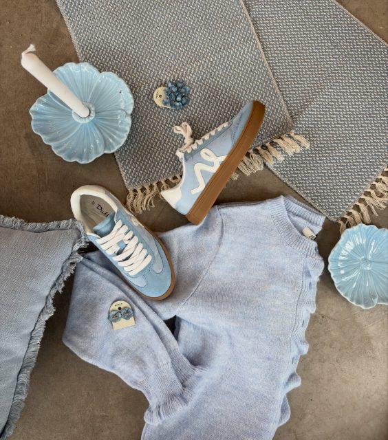 Hoppas du haft en härlig Söndag ✨💕

Idag har butikerna vilodag men vi passar på att bjuda dig på lite ljusblå inspiration med saker vi plockat ihop från butikerna, fint va? 🩵

Ljusblått är en färg vi kommer se mycket av framöver, visst är det en härlig färg? 🤩

#presentshopenkinnarp #skoshopenkinnarp