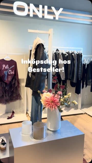 Vad har Michaela och Camilla gjort idag? 😎

Häng med i videon så får du se, och dessutom avslöjas (nästan) en hemlis som vi snart kommer berätta mer om 🤭✨

#presentshopenkinnarp #bestsellersverige