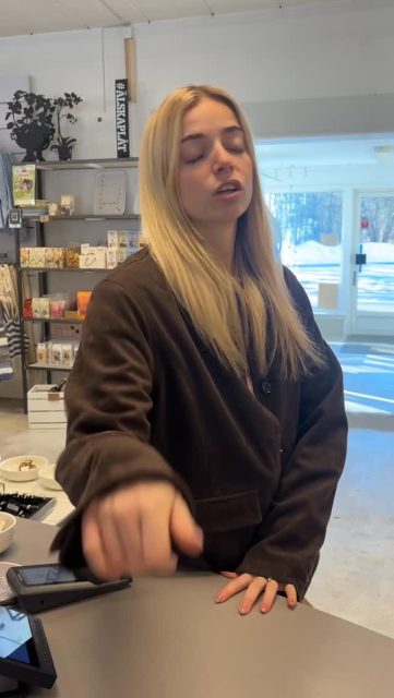 Den som väntar på något gott väntar aldrig för länge… 
Så håll ut liiiiite till så kanske det dyker upp något i slutet på mars, vem vet🤭✨

Må bäst gänget och ha en fin fredag🩷

#presentshopenkinnarp #skoshopenkinnarp