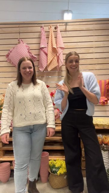 Vilka är Hulda, Rune, Folke, Märta och Doris egentligen?🐔 
Kolla videon så får du träffa dom allihopa👀👀

Hoppas ni får en härlig lördag✨💛

#presentshopenkinnarp