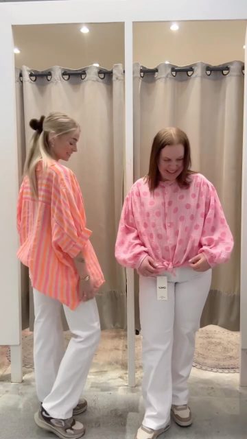 Vi äääälskar poppiga färger o mönster och HUR härliga var inte dessa plagg då??!✨🤩🌸🌼☀️

De snygga jeansen? Såklart våran Blush💁🏼‍♀️
Topparna? De är nyheter från både Jörlevik och Marta✨

#presentshopenkinnarp