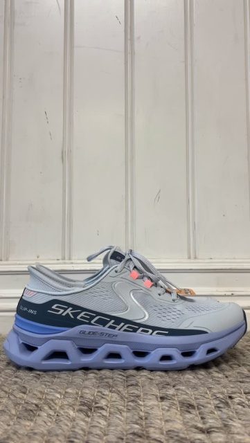 Skechers - ni som vet, ni vet - SÅ SKÖNA⚡️😍👟
Och nu har det trillat in maaaaassa nyheter👋🏼✨

#skoshopenkinnarp