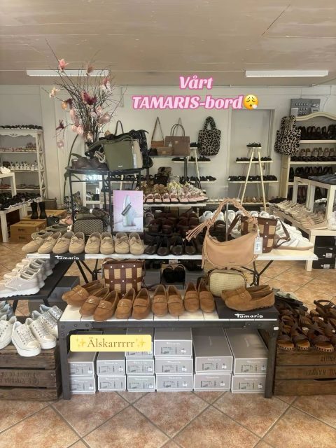 Såhär ser det ut inne i Skoshopen just nu😍👟✨

#skoshopenkinnarp