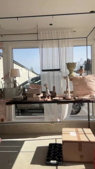 Lyssna på oss i 1 minut och 20 sekunder så får ni all info ni behöver veta inför liveshoppingen på lördag🌟🩷🛍️✨

Vi ses väl i skärmen?👋🏼

#presentshopenkinnarp #skoshopenkinnarp
