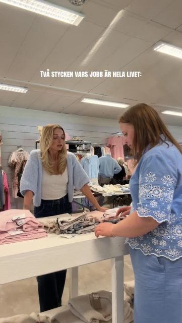 Visst att huvudet ibland spelar ett spratt med en när jobbet är hela ens liv - men vi skulle absolut inte byta vardag ens för fem öre🥹 Vi ääääälskar ju detta och er🩷

Så idag är det FREDAG woopwoop!!✨ 
Vi har öppet 10-18 och sen är det stängt för helgen🛍️ 

Må bäst gänget👋🏼🩷🌟

#presentshopenkinnarp #skoshopenkinnarp