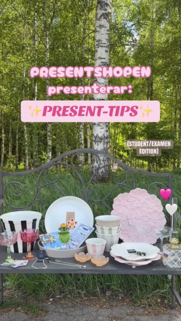På jakt efter den perfekta presenten? 🎁
Här kommer några fina tips från butiken🤍✨

PS: självklart slår vi in dom åt dig🫶🏼

#presentshopenkinnarp #skoshopenkinnarp