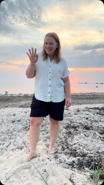 33 sekunder - 1 par shorts och 3 överdelar i solnedgången på Västkusten ✌🏻🖤🌅

Shorts och toppar är från CARMAKOMA vilket innebär storlek 42-50!

Perfekta att både klä upp och klä ner ☺️🖤

Länk till något? Skicka ett DM 💌