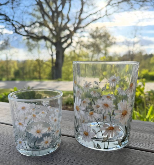 Vi vill önska er en riktigt härlig Lördag ☀️

Och lyktorna, visst är dom helt ljuvliga? 😍
Dom är från @majascottage så en slant för varje såld lykta går till Barncancerfonden 💕

Liten 60kr
Stor 125kr

#presentshopenkinnarp
