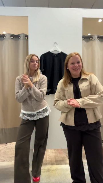 ”Då var det lördag igen” - Mickan🩷

Välkommen in till oss HELA helgen👋🏼🛍️
Lördag 10.00 - 13.00
Söndag 13.00 - 16.00
✨✨✨✨✨✨✨

#presentshopenkinnarp #skoshopenkinnarp