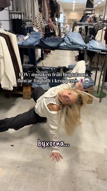 Enligt legenden så dansar hon än….💃🏼🤯😅🛍️

🩷Go o glá fredag🩷

#presentshopenkinnarp #skoshopenkinnarp