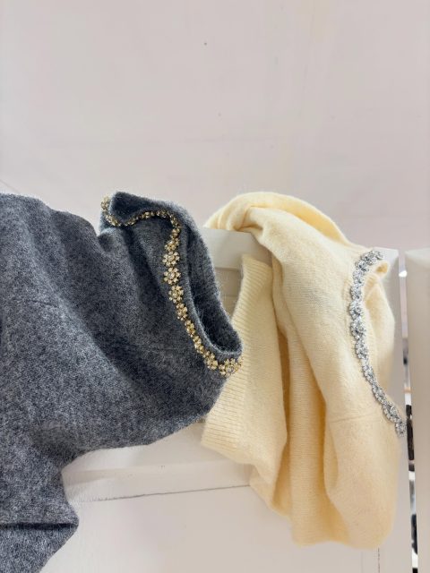 WOW!! Supermjuk och go tröja med ”insytt halsband”🙂‍↕️🤩✨

#presentshopenkinnarp 

Från JDY och kostar 500kr🤍
Storlek XS - XXL✨

✨✨✨✨

Finns i grått med🩶!!

✨LOVE IT✨