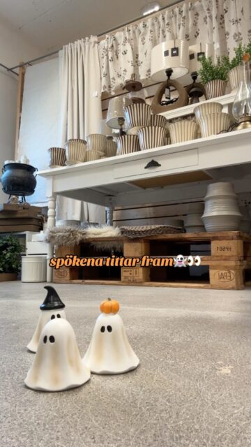 Halloween är precis runt hörnet så nu kommer våra små butiksspöken fram👻 Dom har väntat hela året på detta så kanske är dom lite extra busiga🤭

Självklart kan ni köpa allihopa här🛍️ Vi lovar att dom gärna vill följa med er hem👀😉

#presentshopenkinnarp