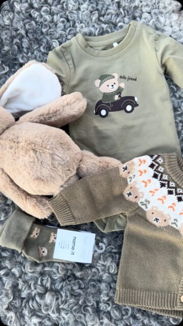 Höstiga NYHETER till baby 🍂🧸🧡

Ruggit väder idag men kläderna är verkligen inte ruggiga 🤭🥰

Mjuka, söta och gosiga plagg från @nameitsverige 🥰
Storlek 50-80/86

#presentshopenkinnarp #bebiskläder #nameit #nameitbaby