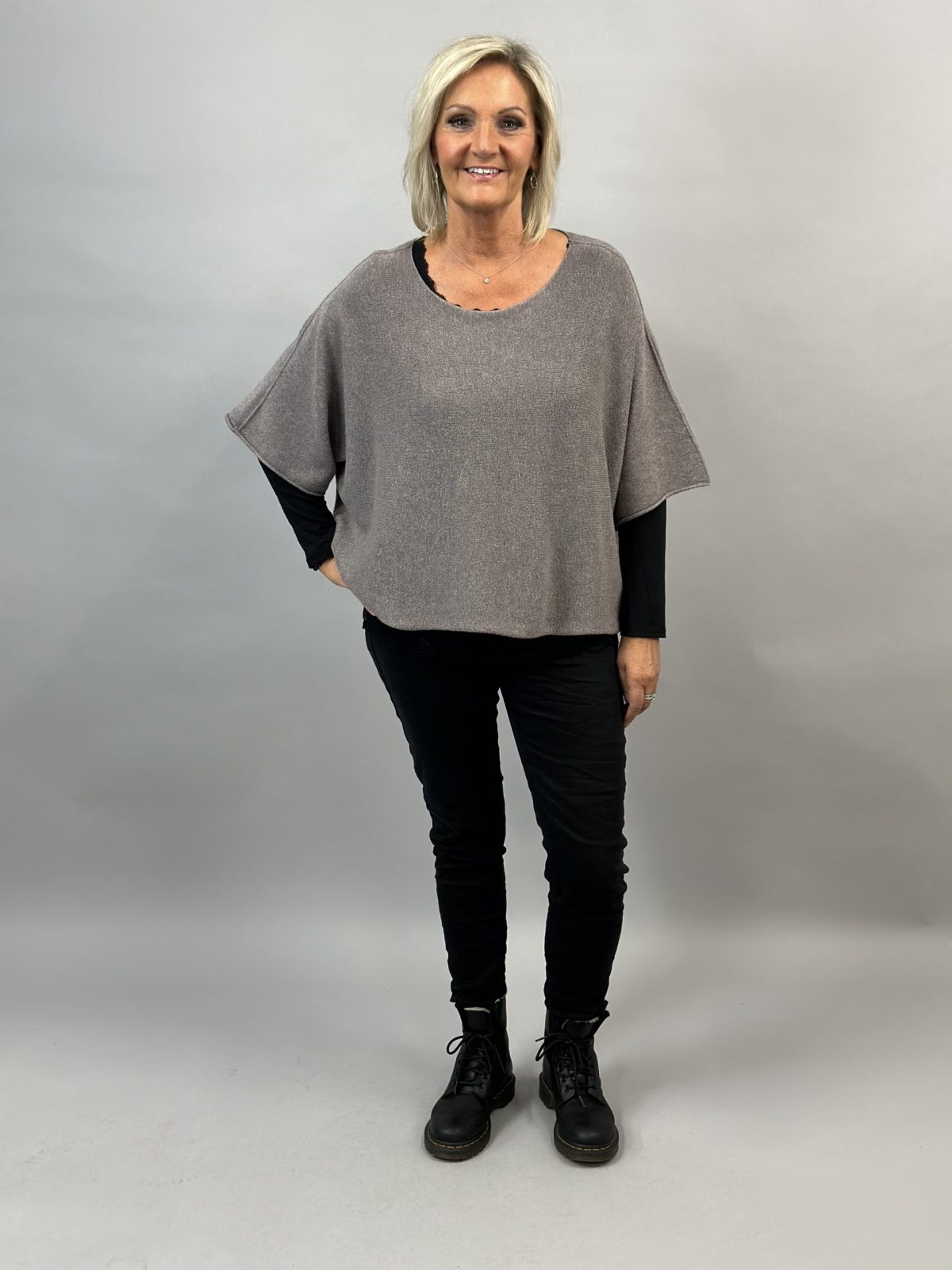 MBHNESSA PONCHOTRÖJA Taupe
