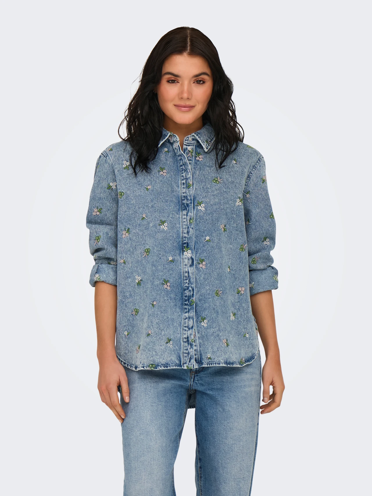 ONLVERA L/S FLOWER EMB SHIRT Light Blue Denim - Bild 3